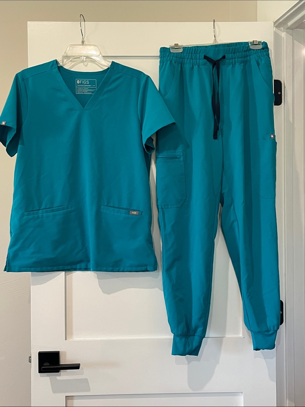 Figs Women’s M Teal Scrub Set